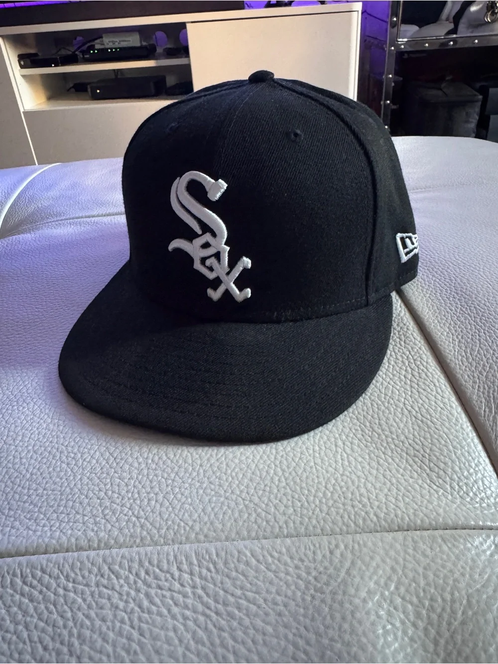 New Era Black and White Chicago Sox Fitted Cap 7 1/2